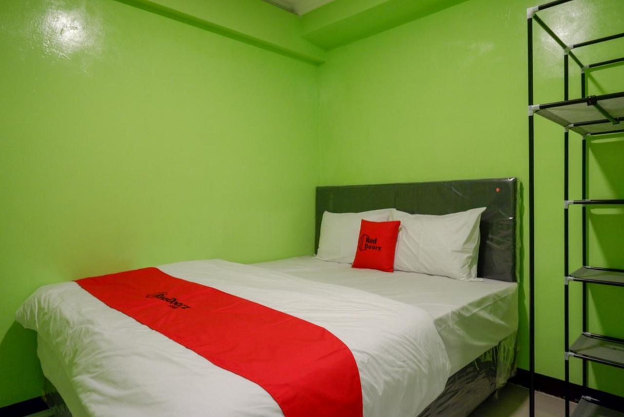 RedDoorz @ Jalan Gatot Subroto Semarang Hotel Bagian luar foto