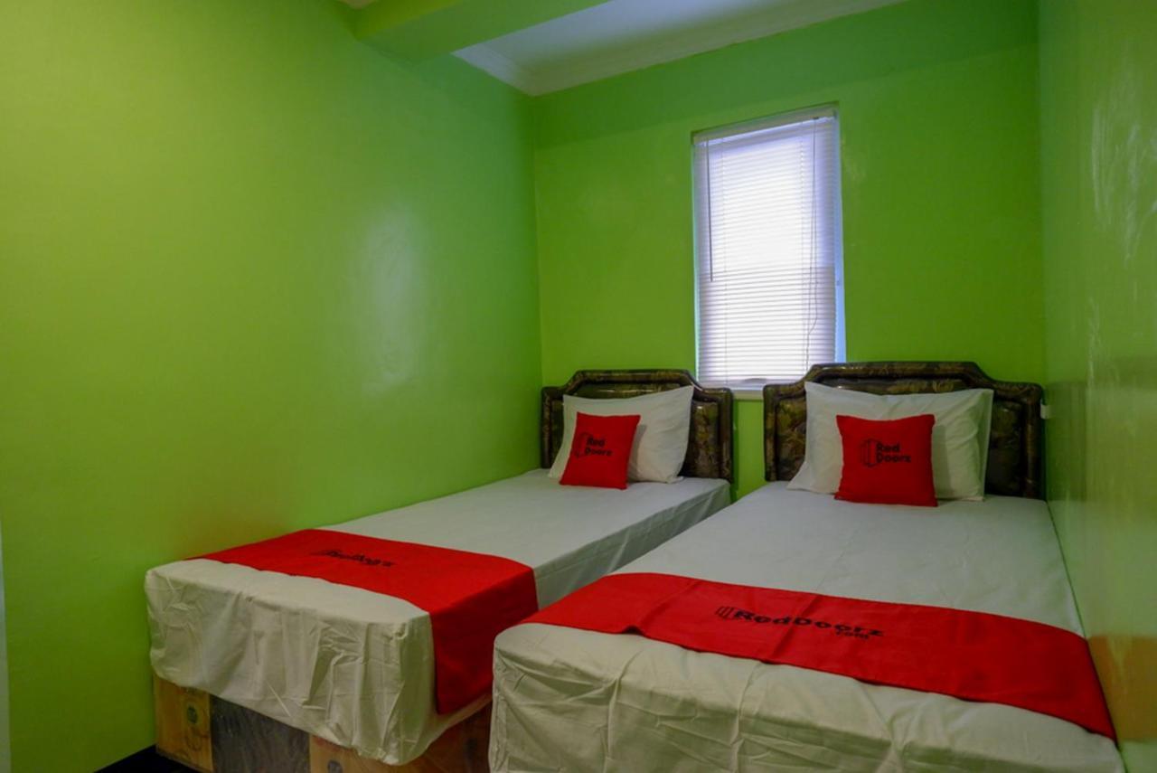 RedDoorz @ Jalan Gatot Subroto Semarang Hotel Bagian luar foto