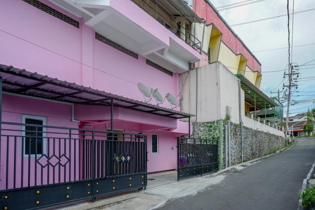 RedDoorz @ Jalan Gatot Subroto Semarang Hotel Bagian luar foto