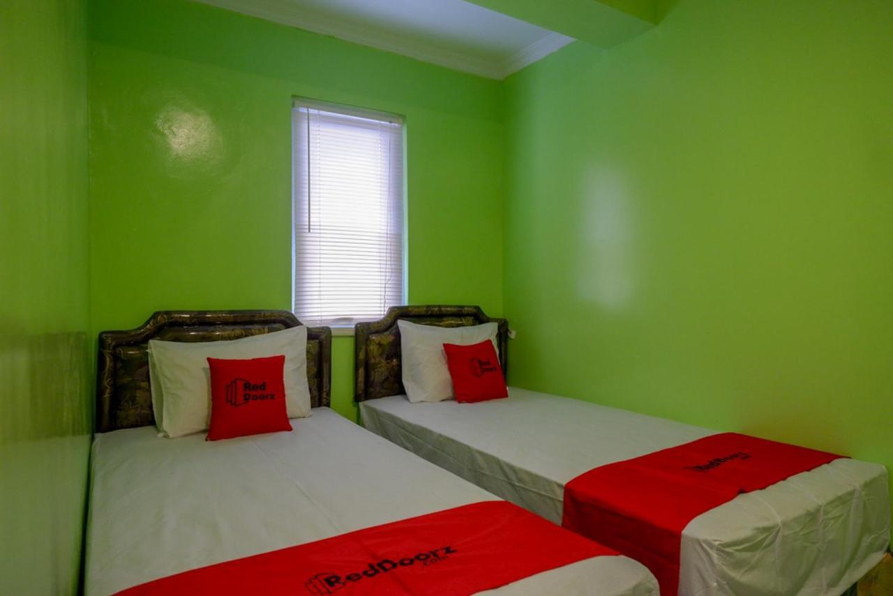 RedDoorz @ Jalan Gatot Subroto Semarang Hotel Bagian luar foto
