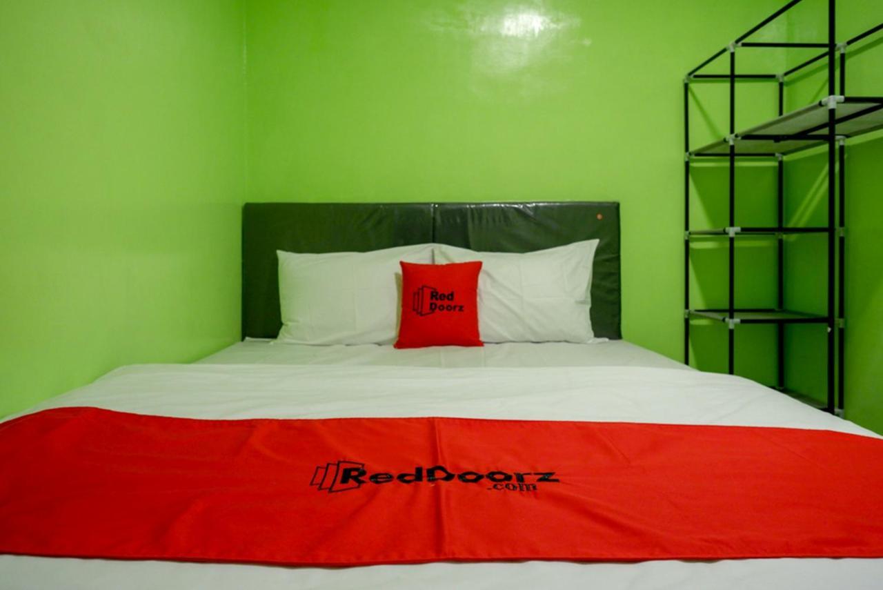 RedDoorz @ Jalan Gatot Subroto Semarang Hotel Bagian luar foto